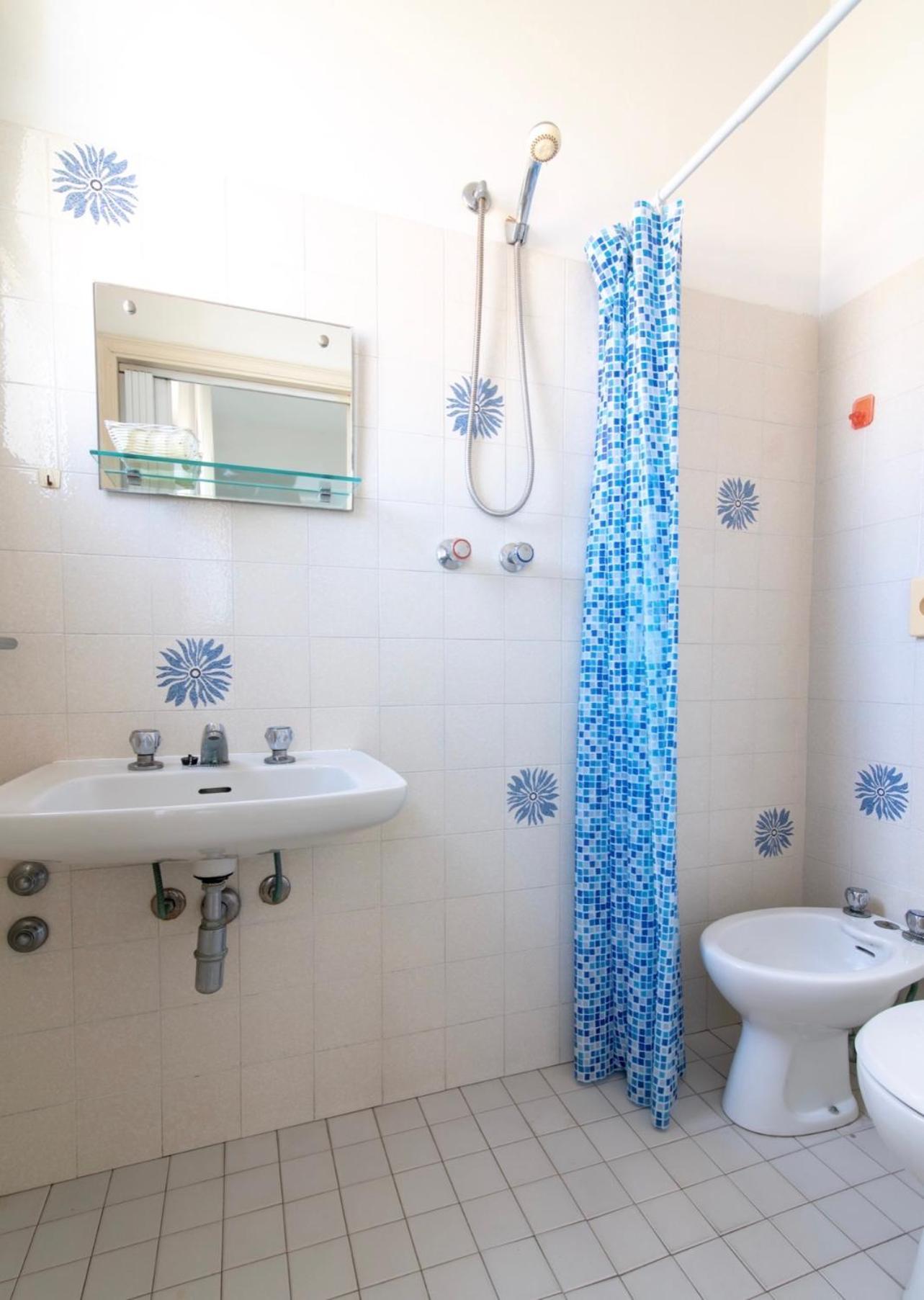 Hotel Miro كاتوليكا المظهر الخارجي الصورة